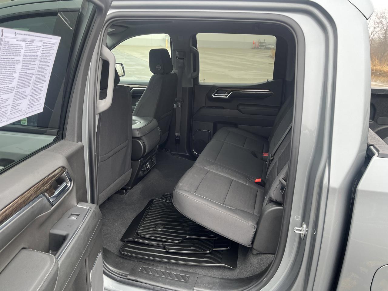 2024 Chevrolet Silverado 1500 LT Crew Cab 4WD w/20s All-TerrrainTires HtdSeats HtdSteeringWheel HD-RearCamera Saukville WI