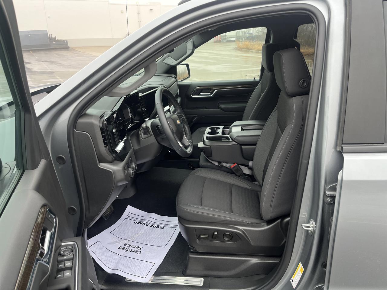 2024 Chevrolet Silverado 1500 LT Crew Cab 4WD w/20s All-TerrrainTires HtdSeats HtdSteeringWheel HD-RearCamera Saukville WI