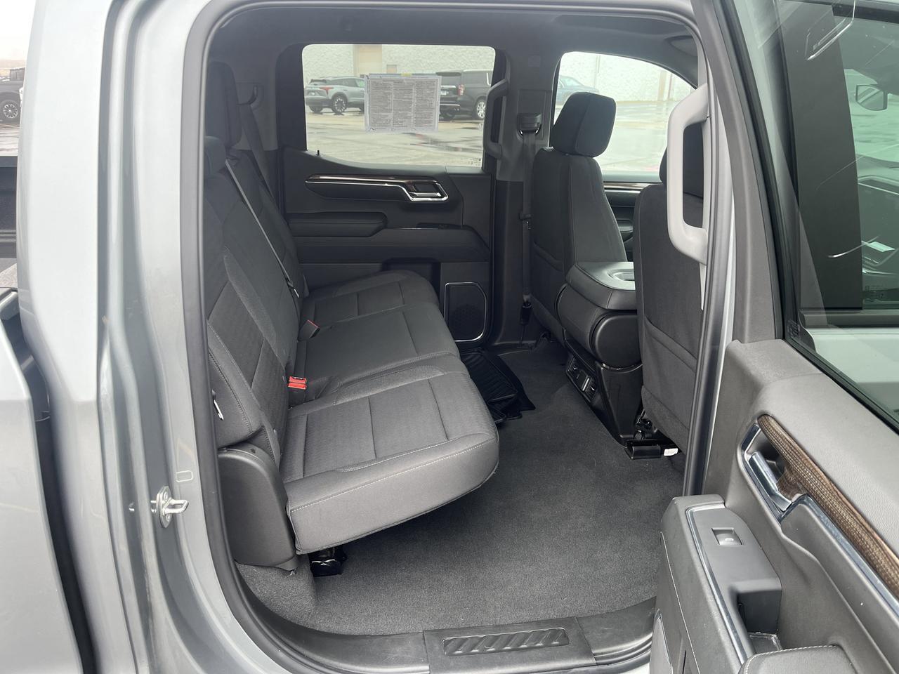 2024 Chevrolet Silverado 1500 LT Crew Cab 4WD w/20s All-TerrrainTires HtdSeats HtdSteeringWheel HD-RearCamera Saukville WI