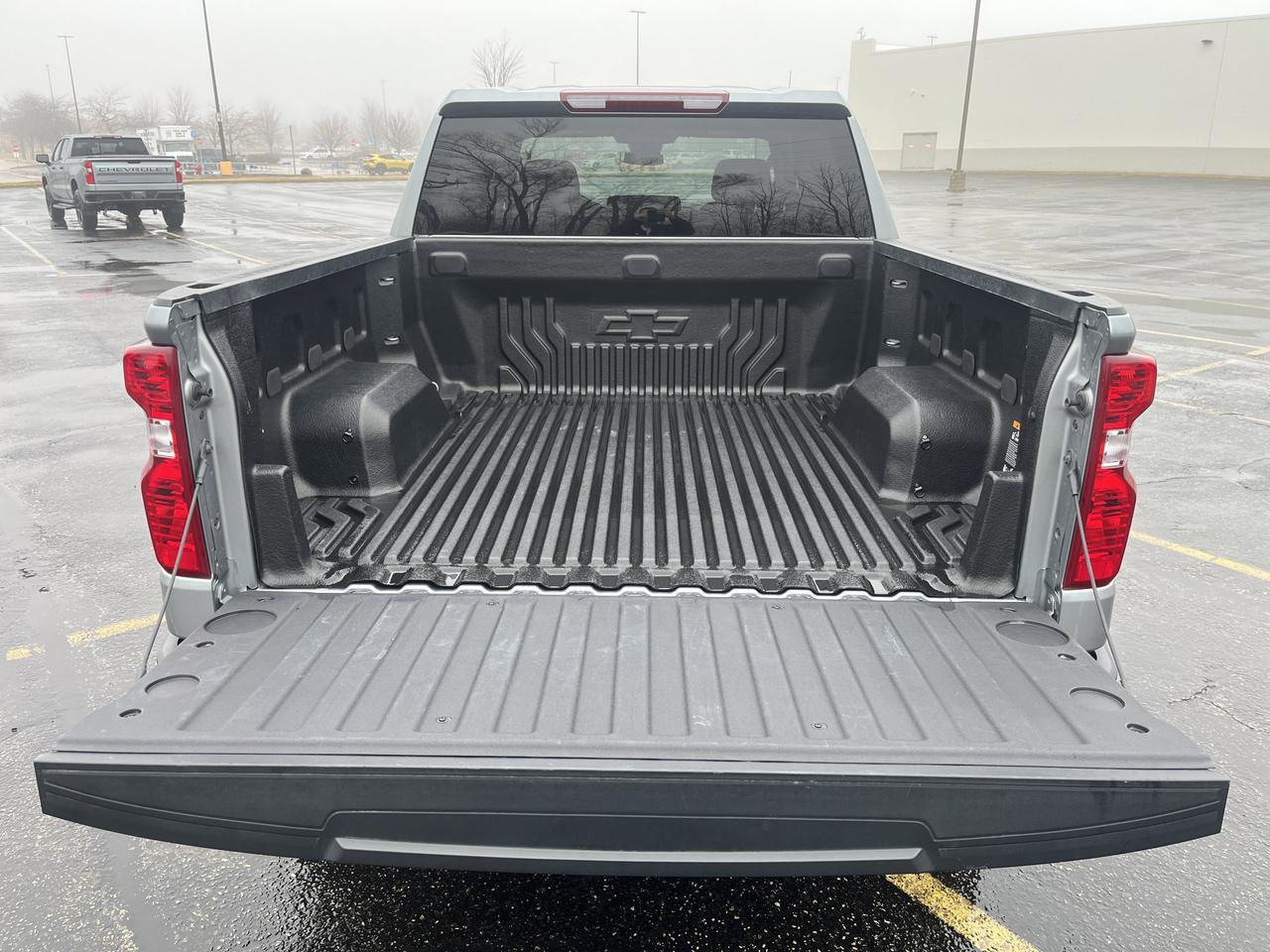 2024 Chevrolet Silverado 1500 LT Crew Cab 4WD w/20s All-TerrrainTires HtdSeats HtdSteeringWheel HD-RearCamera Saukville WI
