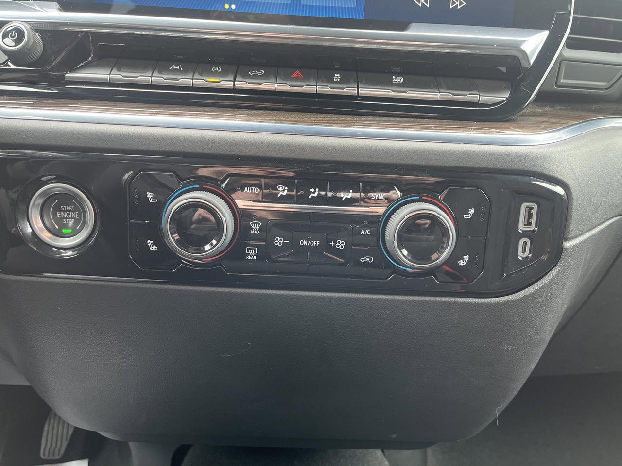 2024 Chevrolet Silverado 1500 LT Crew Cab 4WD w/20s All-TerrrainTires HtdSeats HtdSteeringWheel HD-RearCamera Saukville WI