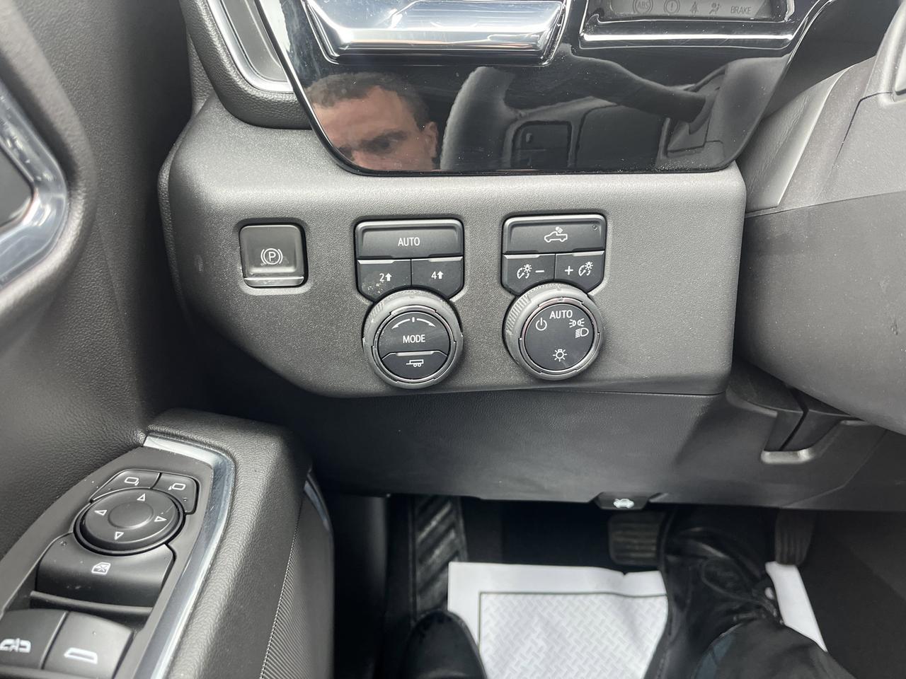 2024 Chevrolet Silverado 1500 LT Crew Cab 4WD w/20s All-TerrrainTires HtdSeats HtdSteeringWheel HD-RearCamera Saukville WI