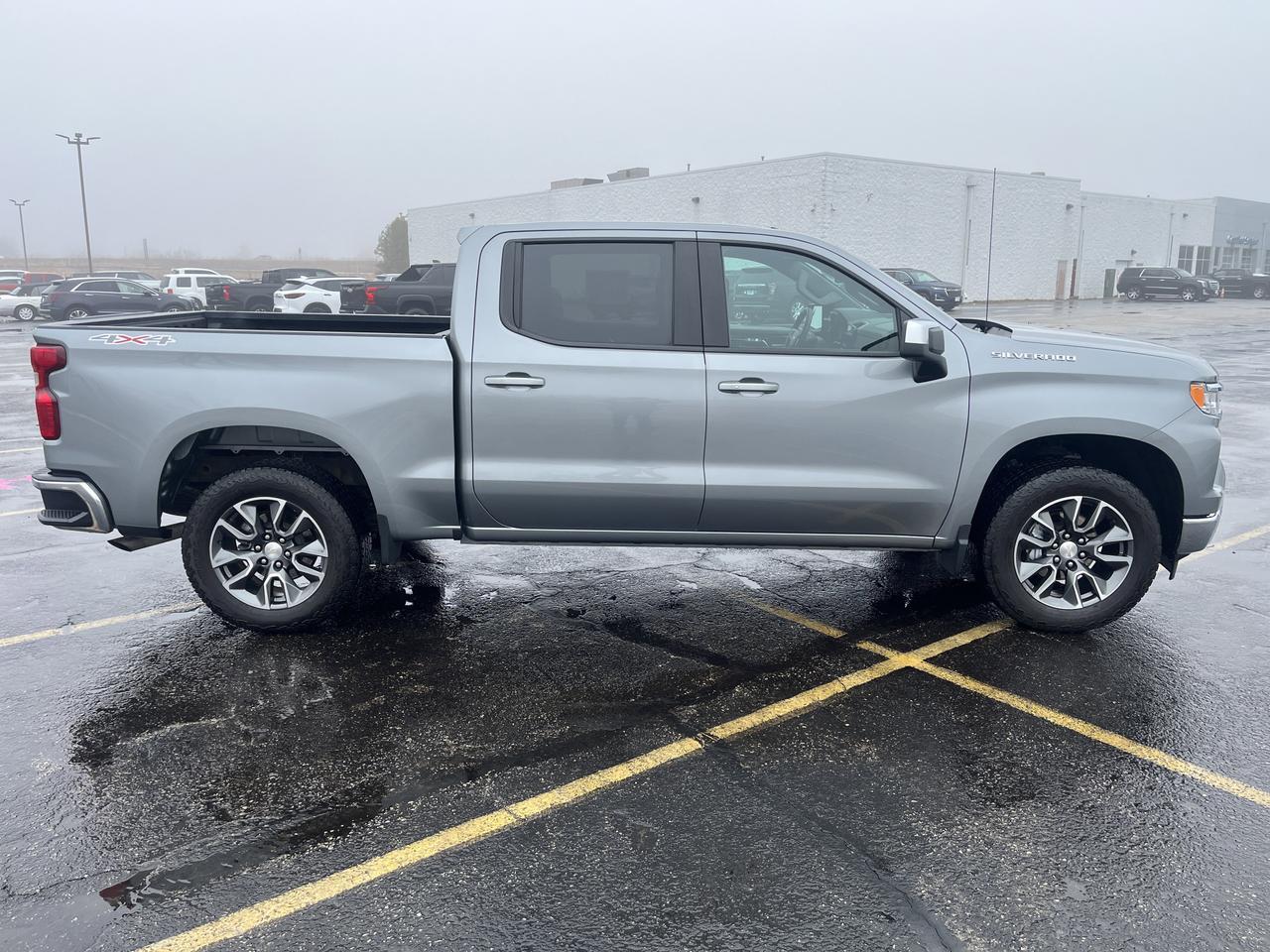 2024 Chevrolet Silverado 1500 LT Crew Cab 4WD w/20s All-TerrrainTires HtdSeats HtdSteeringWheel HD-RearCamera Saukville WI