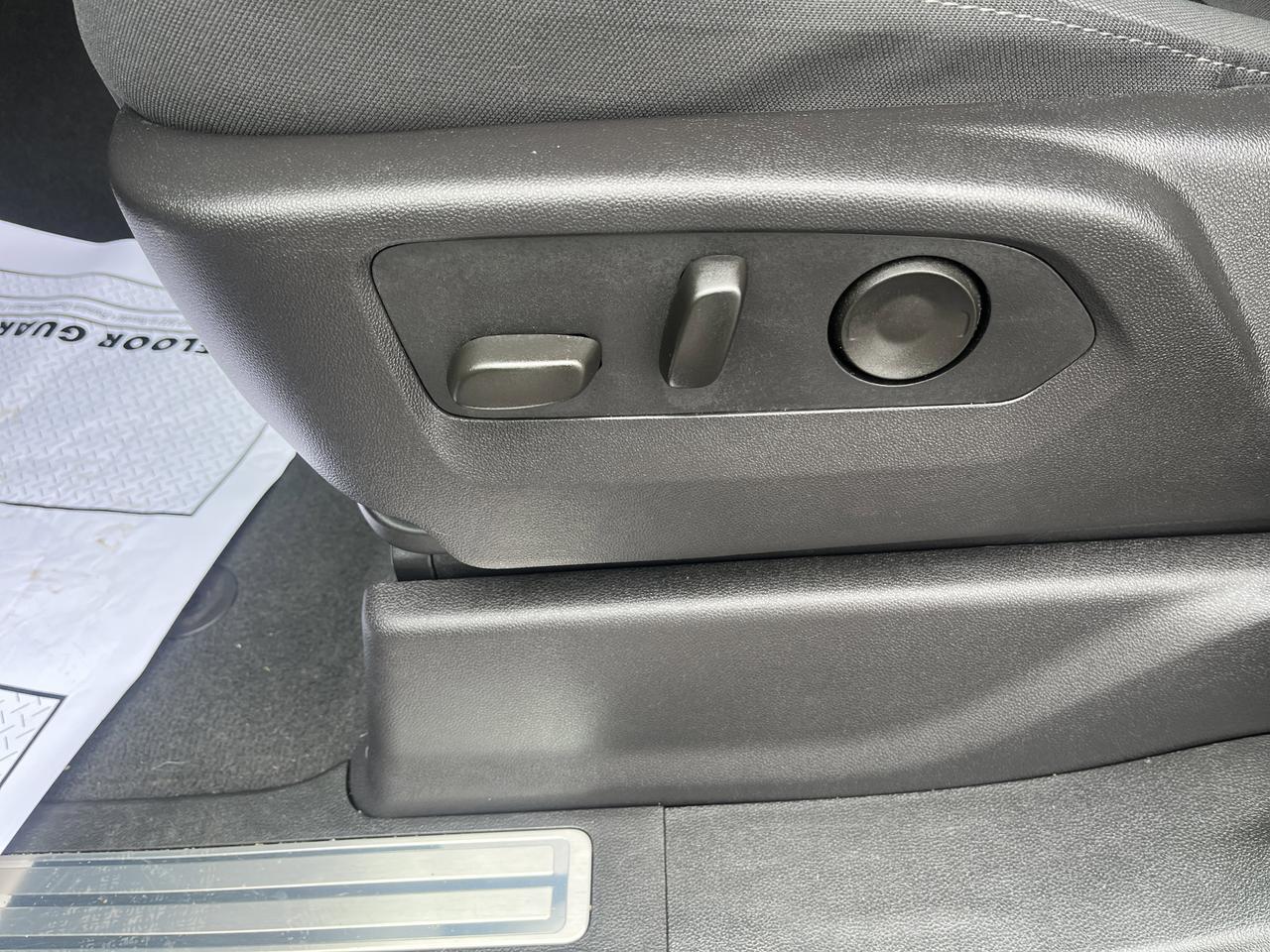 2024 Chevrolet Silverado 1500 LT Crew Cab 4WD w/20s All-TerrrainTires HtdSeats HtdSteeringWheel HD-RearCamera Saukville WI