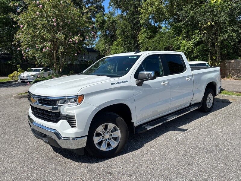 2024 Chevrolet Silverado 1500 LT photo 2