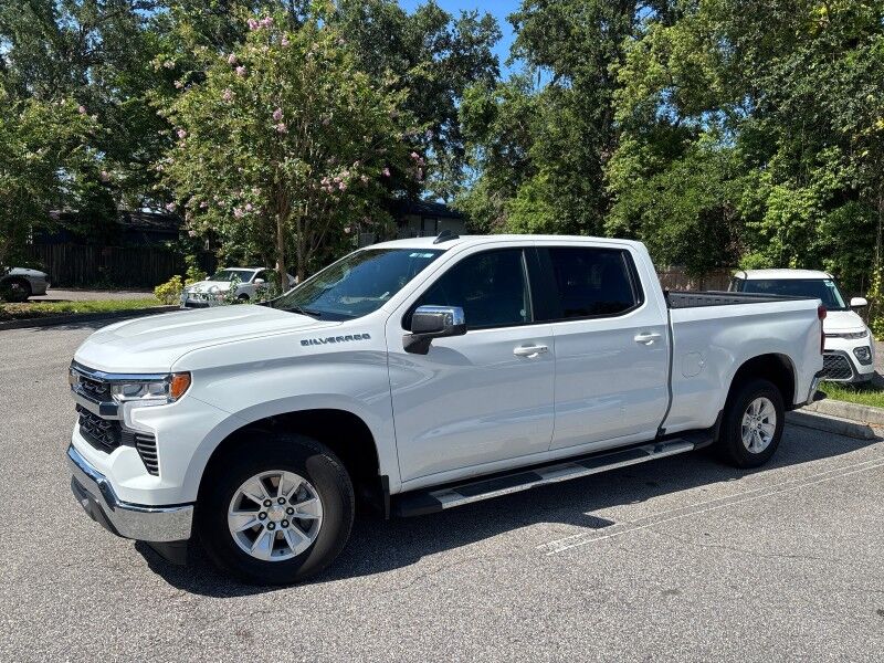 2024 Chevrolet Silverado 1500 LT photo 3