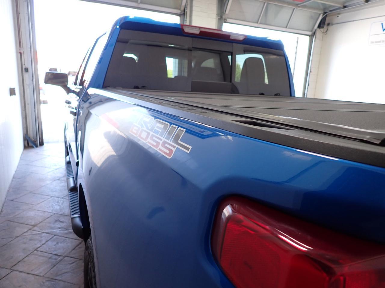 2024 Chevrolet Silverado 1500 LT Trail Boss 4WD 5'8 BOX CREW CAB Listowel ON