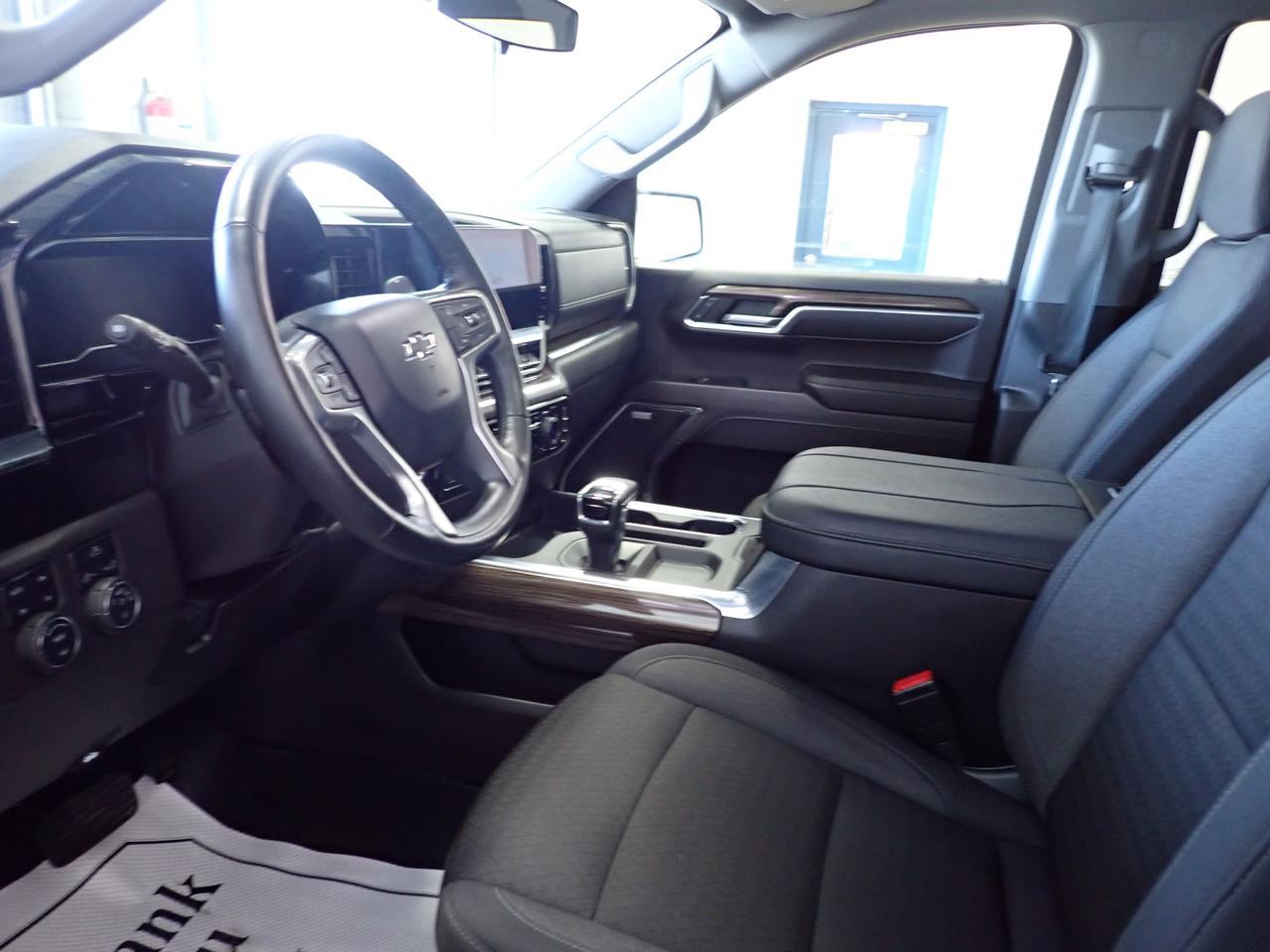 2024 Chevrolet Silverado 1500 LT Trail Boss 4WD 5'8 BOX CREW CAB Listowel ON