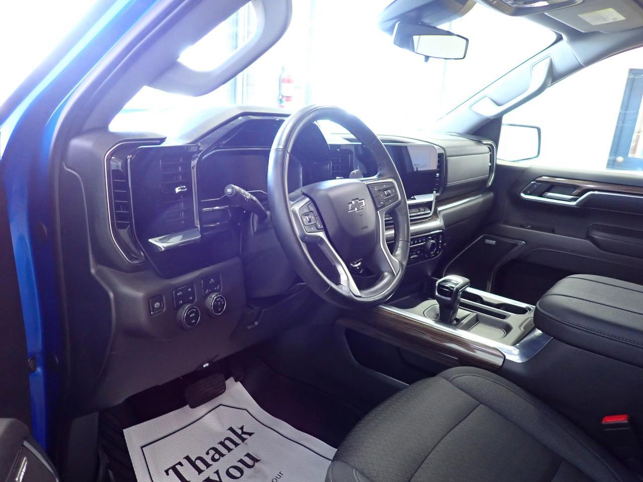 2024 Chevrolet Silverado 1500 LT Trail Boss 4WD 5'8 BOX CREW CAB Listowel ON