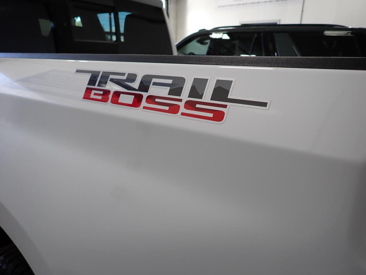 2024 Chevrolet Silverado 1500 LT Trail Boss 4WD 5'8 BOX LEATHER Listowel ON