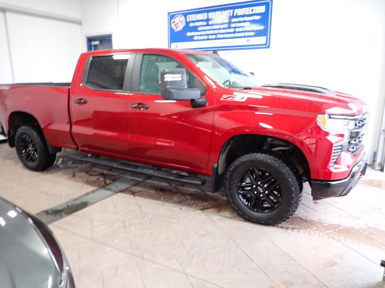 2024 Chevrolet Silverado 1500 LT Trail Boss CREW CAB 4WD LEATHER SUNROOF