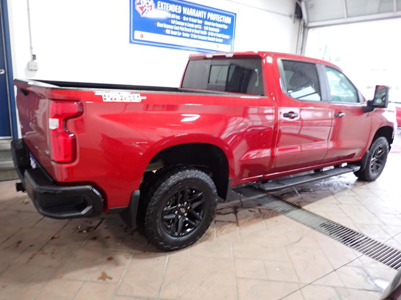 2024 Chevrolet Silverado 1500 LT Trail Boss CREW CAB 4WD LEATHER SUNROOF Listowel ON