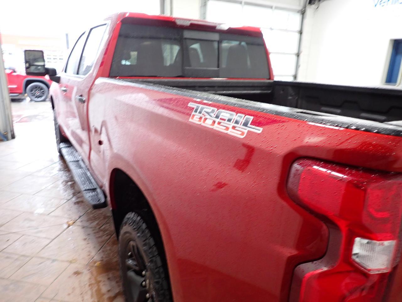 2024 Chevrolet Silverado 1500 LT Trail Boss CREW CAB 4WD LEATHER SUNROOF Listowel ON
