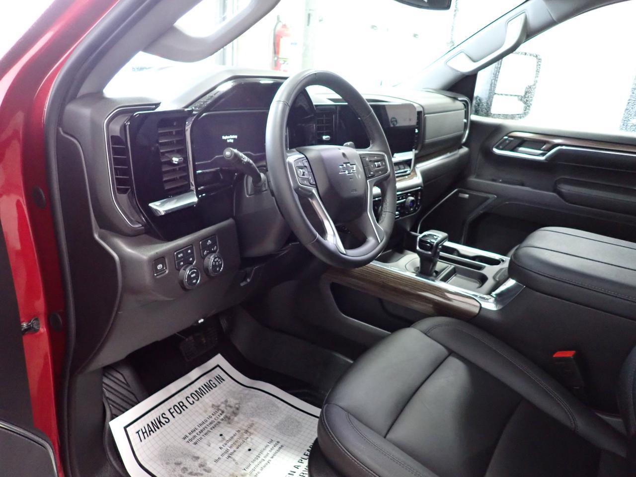 2024 Chevrolet Silverado 1500 LT Trail Boss CREW CAB 4WD LEATHER SUNROOF Listowel ON