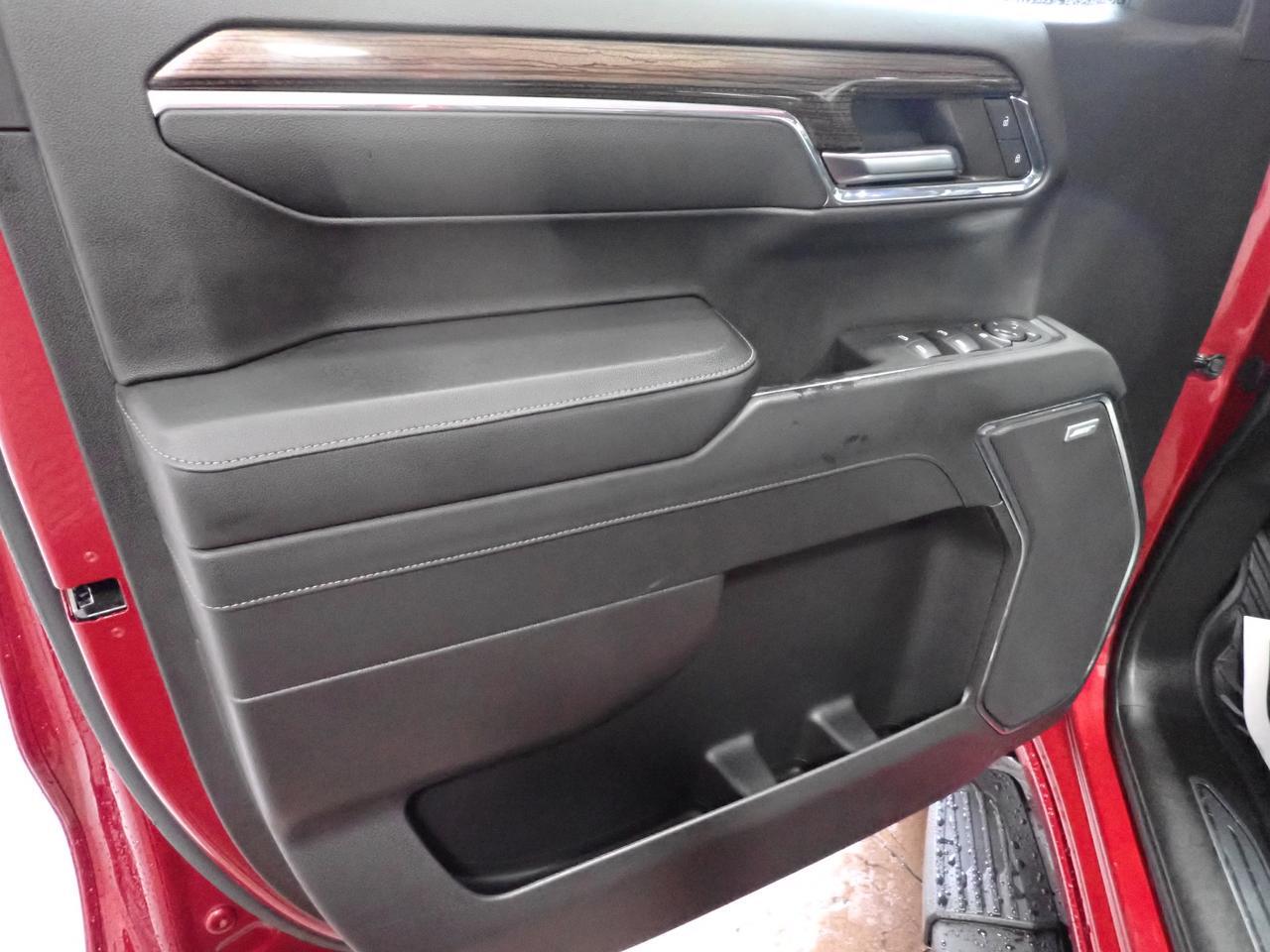 2024 Chevrolet Silverado 1500 LT Trail Boss CREW CAB 4WD LEATHER SUNROOF Listowel ON