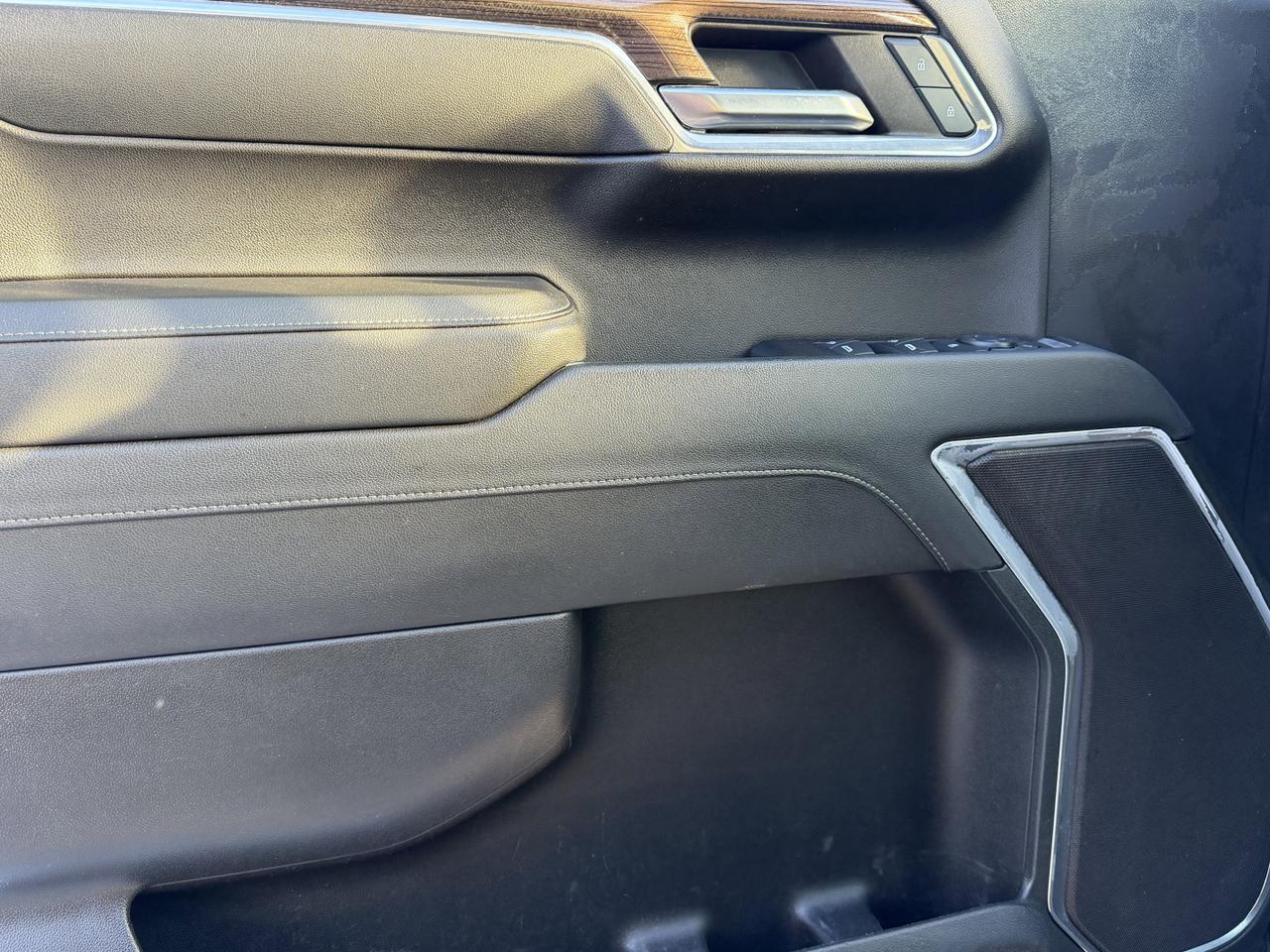 2024 Chevrolet Silverado 1500 RST | Z71 | Dark Essential Pkg | Heated Seats | Trailering Pkg | 6' Box Redwater AB