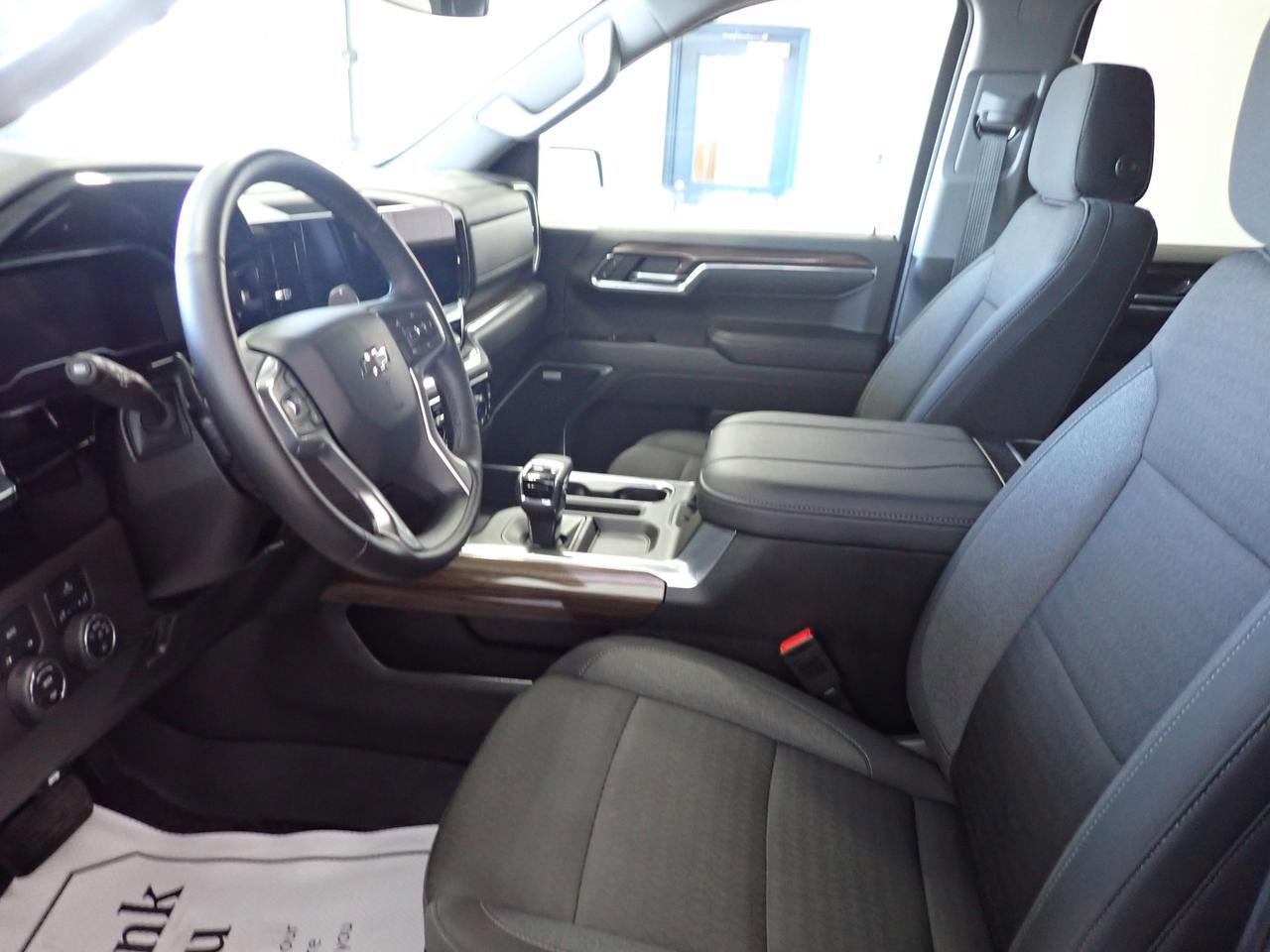 2024 Chevrolet Silverado 1500 RST 4WD CREW CAB ATS BUCKET SEATS 20' WHEELS 5'8" BOX Listowel ON