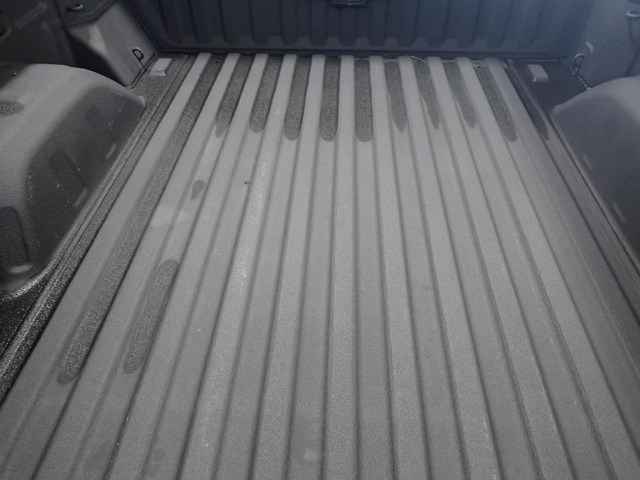 2024 Chevrolet Silverado 1500 RST 4WD CREW CAB BUCKET SEATS 20' WHEELS SHORT BOX Listowel ON