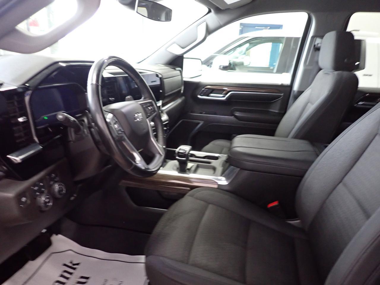 2024 Chevrolet Silverado 1500 RST 4WD CREW CAB Z71 5.5 BOX Listowel ON