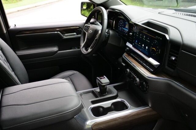 2024 Chevrolet Silverado 1500 RST 4X4 / AMERICAN LUXURY COACH / 5.3L V8! High Point NC