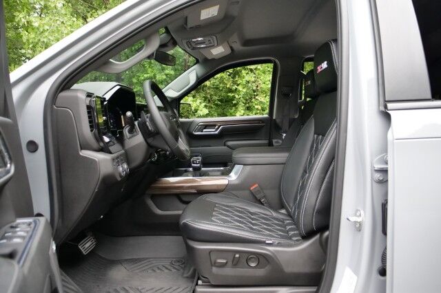 2024 Chevrolet Silverado 1500 RST 4X4 / AMERICAN LUXURY COACH / 5.3L V8! High Point NC