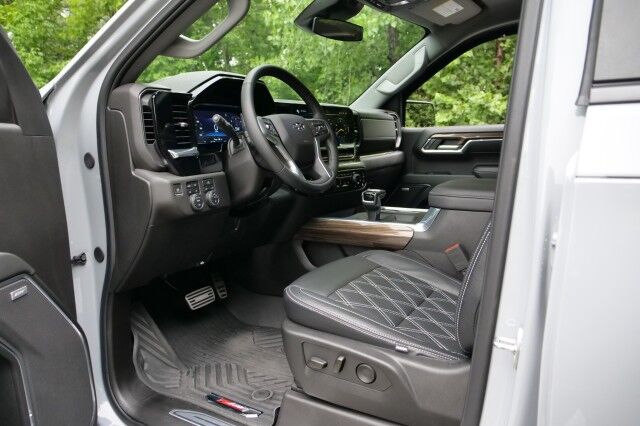 2024 Chevrolet Silverado 1500 RST 4X4 / AMERICAN LUXURY COACH / 5.3L V8! High Point NC
