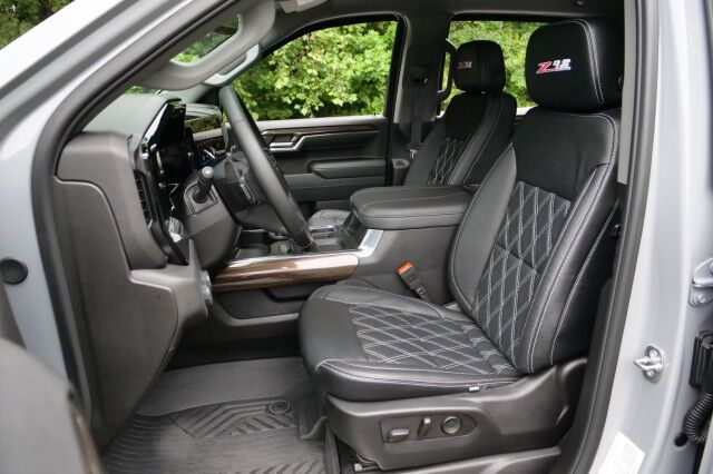 2024 Chevrolet Silverado 1500 RST 4X4 / AMERICAN LUXURY COACH / 5.3L V8! High Point NC