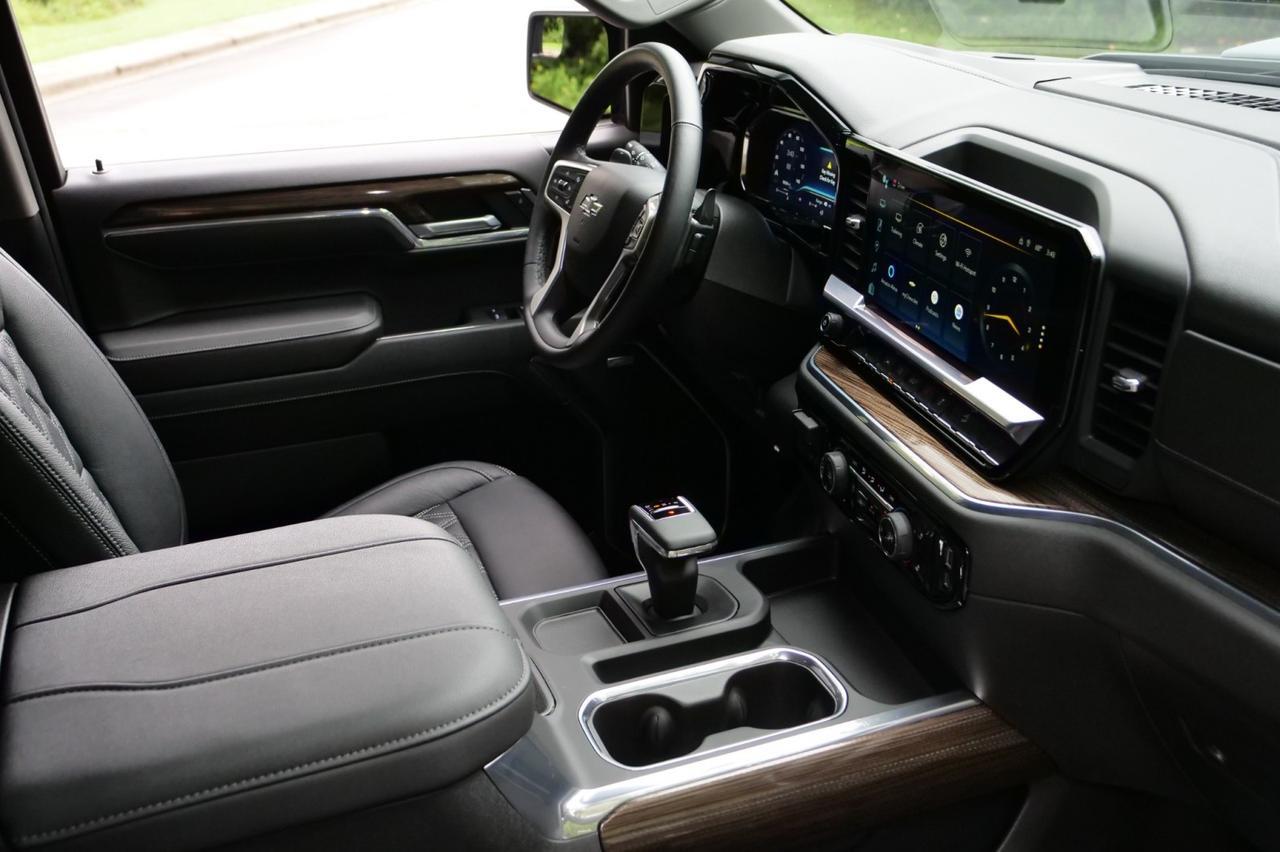 2024 Chevrolet Silverado 1500 RST 4X4 / AMERICAN LUXURY COACH / 5.3L V8! Lincolnton NC