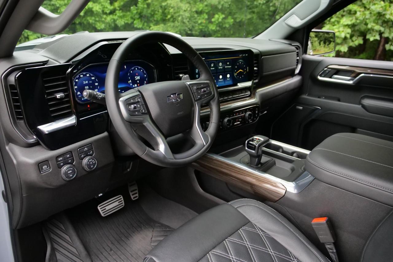2024 Chevrolet Silverado 1500 RST 4X4 / AMERICAN LUXURY COACH / 5.3L V8! Lincolnton NC