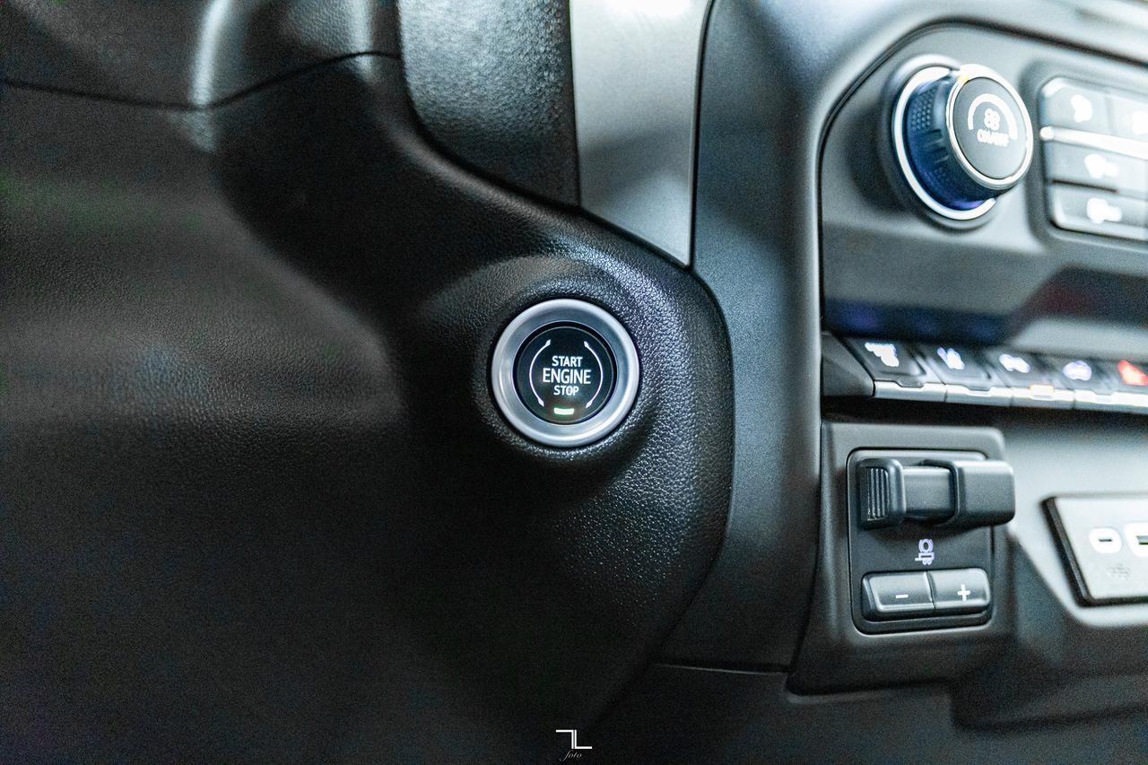 2024 Chevrolet Silverado 2500HD 4x4 Crew Cab Custom Diesel PSeat BCam Red Deer AB