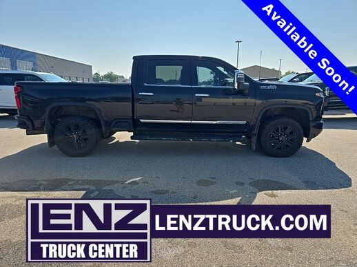 2024_Chevrolet_Silverado 2500HD_4x4 Crew Cab High Country_ Fond du Lac WI
