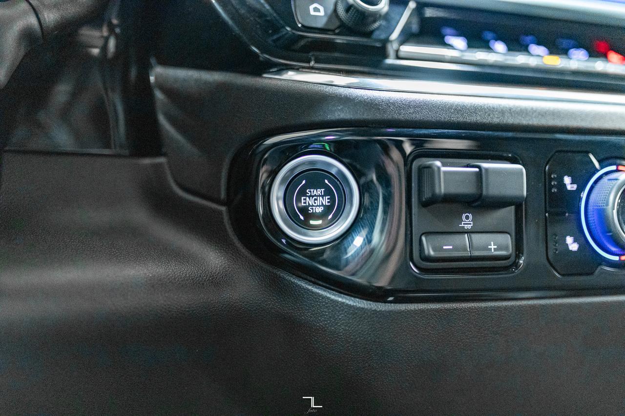 2024 Chevrolet Silverado 2500HD 4x4 Crew Cab LT Z71 Diesel Nav BCam Red Deer AB