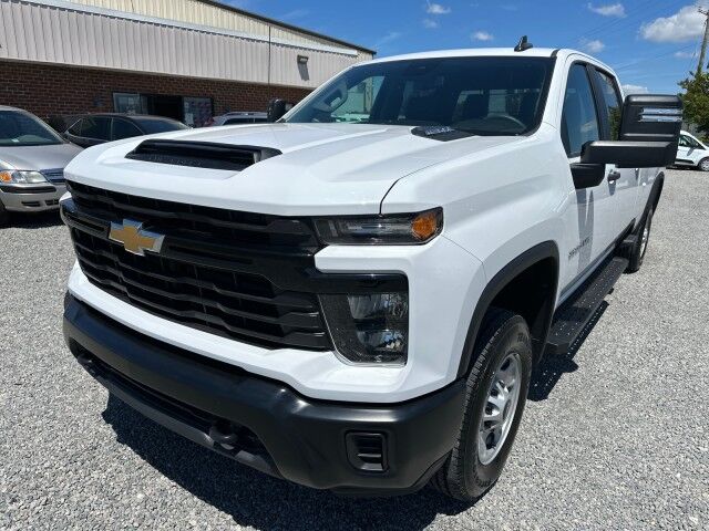 2024 Chevrolet Silverado 2500HD Crew Cab 4x4 Longbed w/ Tommy Gate Lift