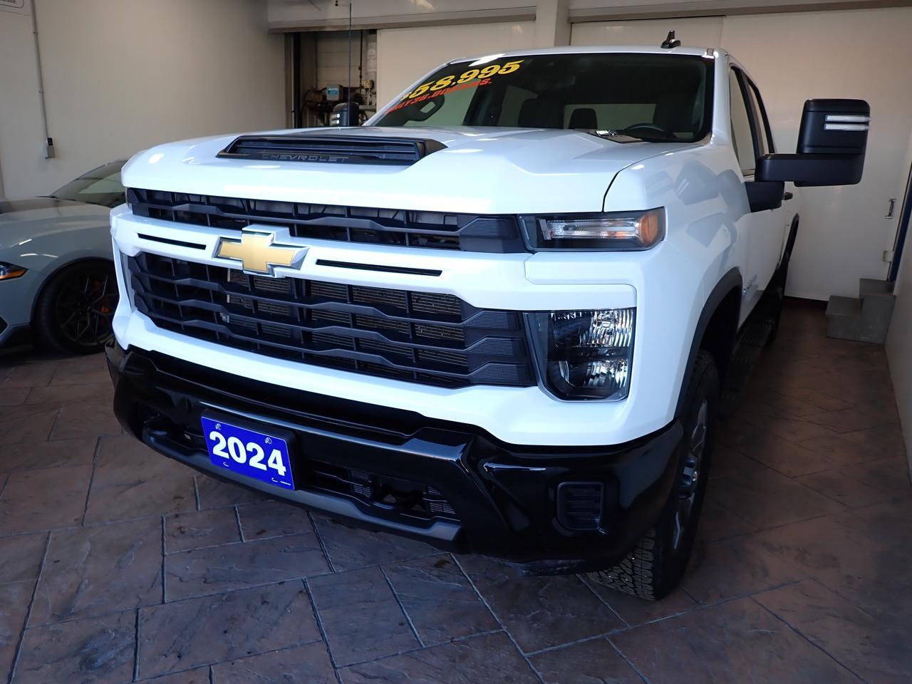 2024 Chevrolet Silverado 2500HD Custom 4WD CREW CAB 6'8 BOX Listowel ON