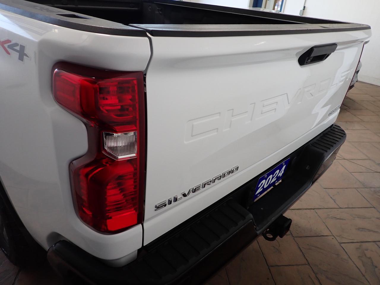 2024 Chevrolet Silverado 2500HD Custom 4WD CREW CAB 6'8 BOX Listowel ON