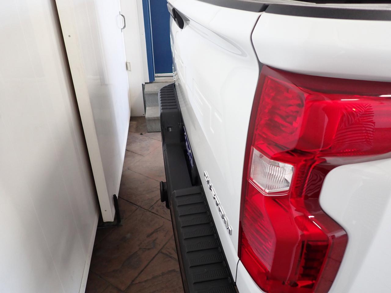 2024 Chevrolet Silverado 2500HD Custom 4WD CREW CAB 6'8 BOX Listowel ON