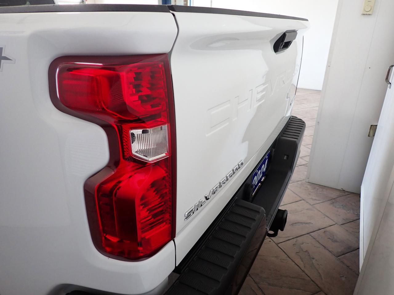 2024 Chevrolet Silverado 2500HD Custom 4WD CREW CAB 6'8 BOX Listowel ON