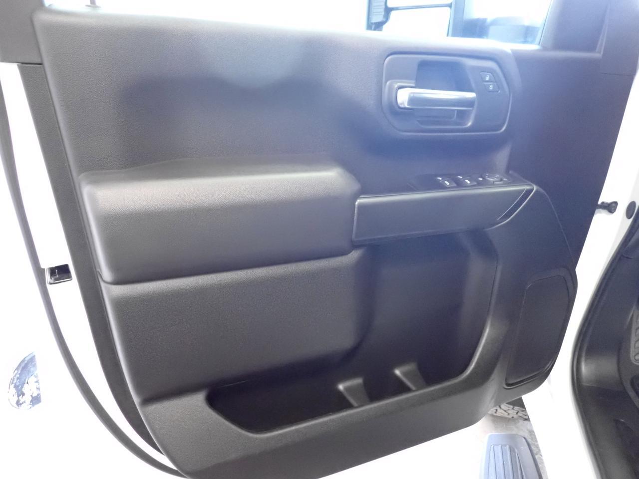 2024 Chevrolet Silverado 2500HD Custom 4WD CREW CAB 6'8 BOX Listowel ON