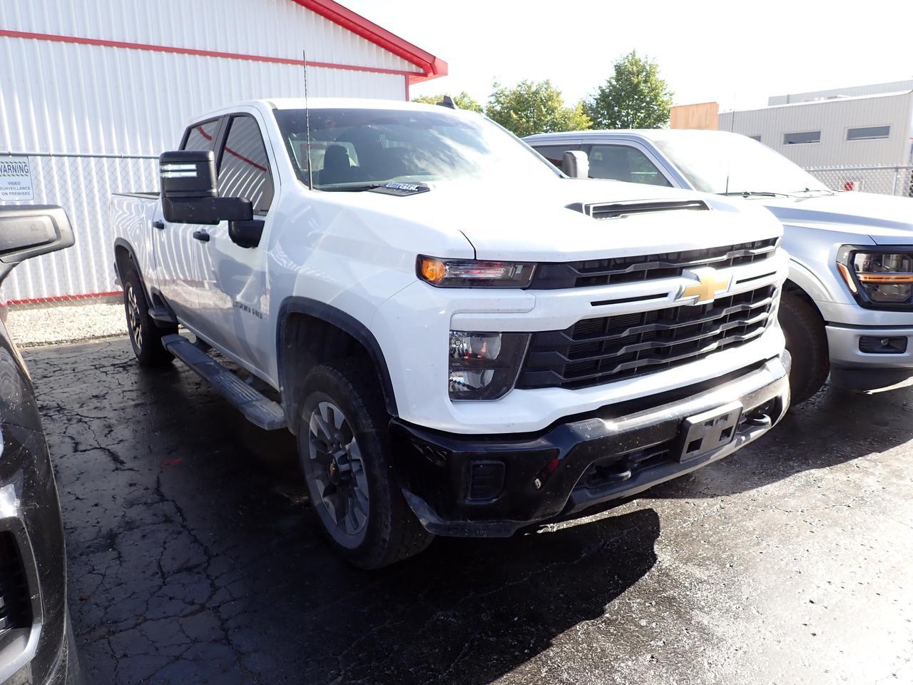 2024 Chevrolet Silverado 2500HD Custom 4WD CREW CAB 6'8 BOX