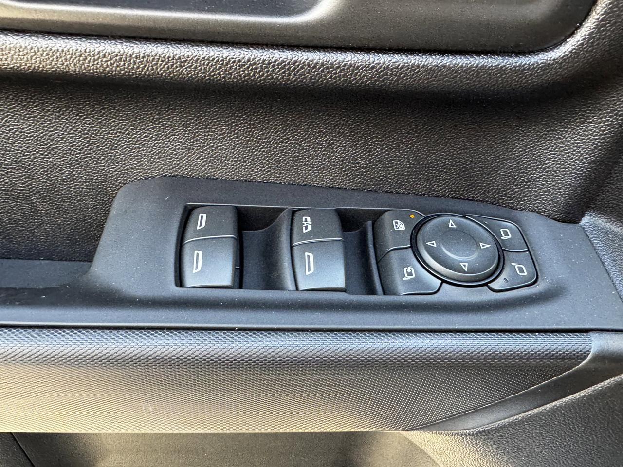 2024 Chevrolet Silverado 2500HD Custom Crew Cab 4WD | Low KMs | V8 | Front Bench | BedStep | Cloth Redwater AB