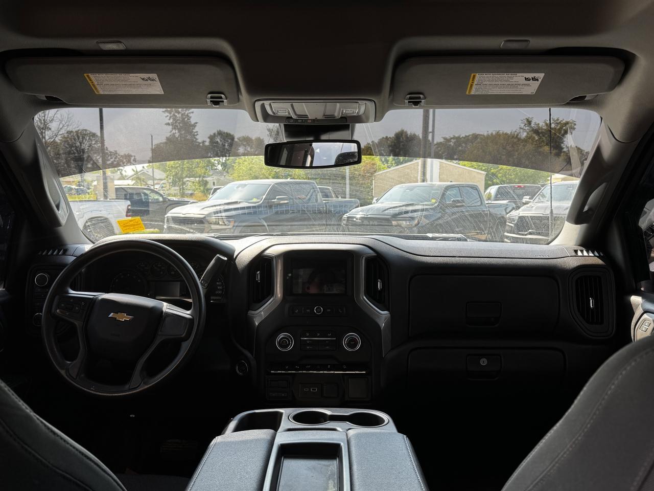 2024 Chevrolet Silverado 2500HD Custom Crew Cab 4WD | Low KMs | V8 | Front Bench | BedStep | Cloth Redwater AB