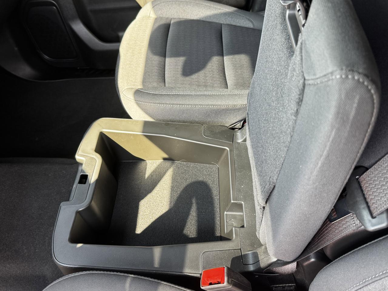 2024 Chevrolet Silverado 2500HD Custom Crew Cab 4WD | Low KMs | V8 | Front Bench | BedStep | Cloth Redwater AB