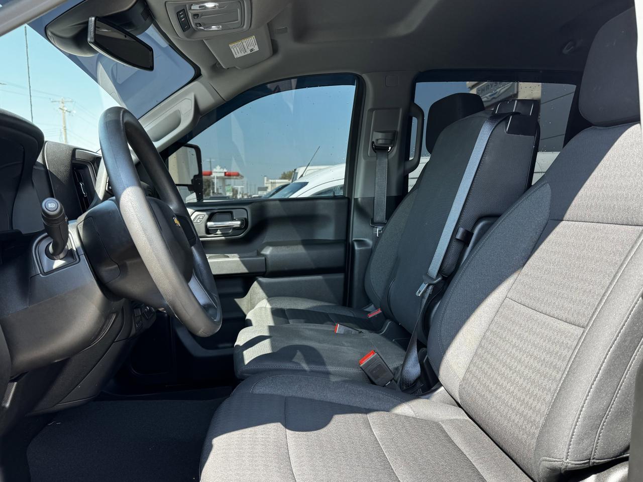 2024 Chevrolet Silverado 2500HD Custom Crew Cab 4WD | Low KMs | V8 | Front Bench | BedStep | Cloth Redwater AB