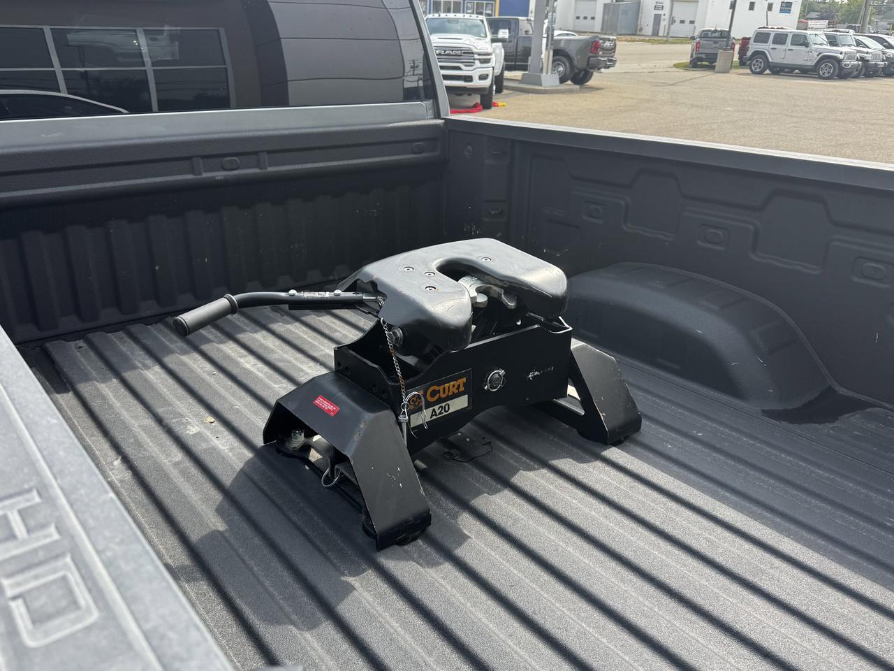 2024 Chevrolet Silverado 2500HD Custom Crew Cab 4WD | Low KMs | V8 | Front Bench | BedStep | Cloth Redwater AB