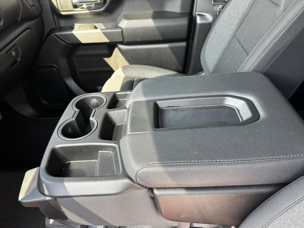 2024 Chevrolet Silverado 2500HD Custom Crew Cab 4WD | Low KMs | V8 | Front Bench | BedStep | Cloth Redwater AB