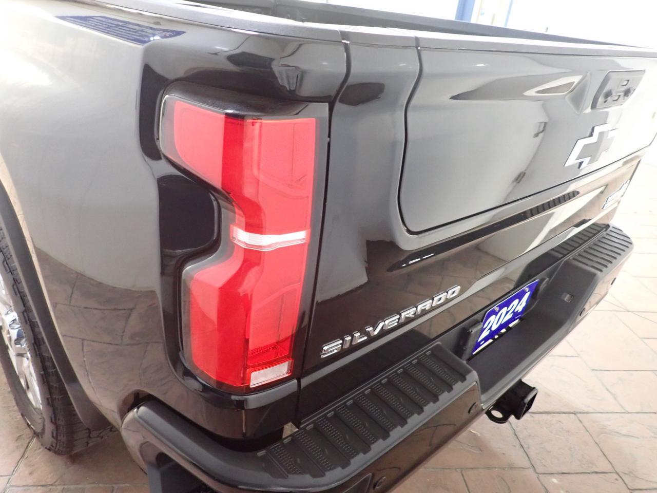 2024 Chevrolet Silverado 2500HD High Country 4WD CREW CAB LEATHER SUNROOF *DIESEL* Listowel ON