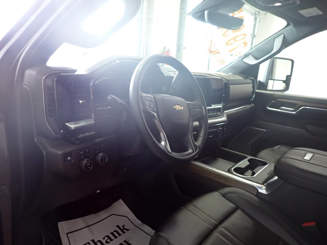 2024 Chevrolet Silverado 2500HD High Country 4WD CREW CAB LEATHER SUNROOF Listowel ON