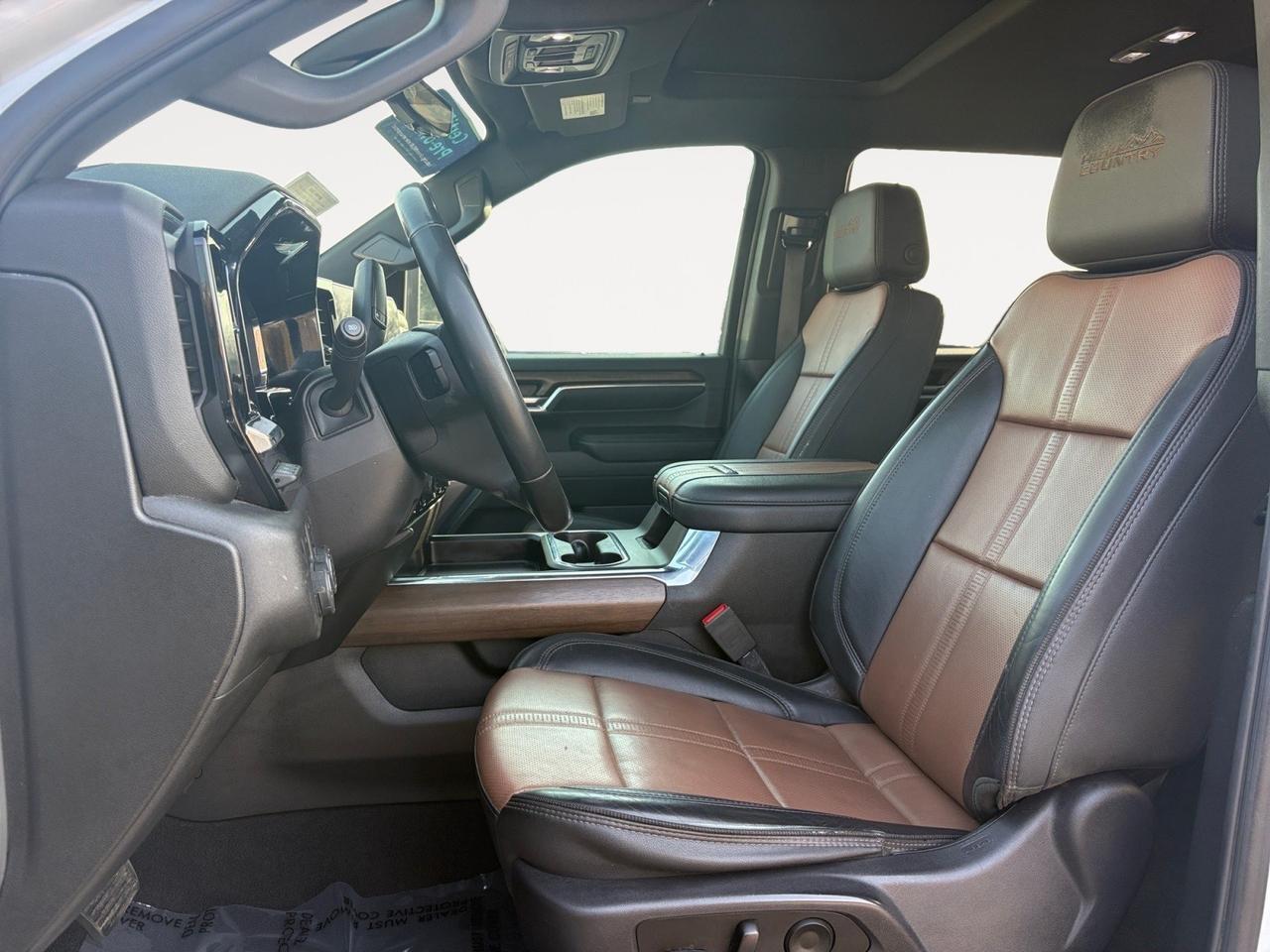 2024 Chevrolet Silverado 2500HD High Country, POWER RUNNING BOARDS, GOOSENECK/5TH WHEEL TOW PACKAGE, POWER TAILGATE, HEADS-UP DISPLAY, 360 BACKUP CAMERA, BED VIEW CAMERA, HEATED & COOLING SEATS, SUNROOF, ONLY 1 OWNER, CLEAN CARFAX, DRIVE ON THE HIGH ROAD!