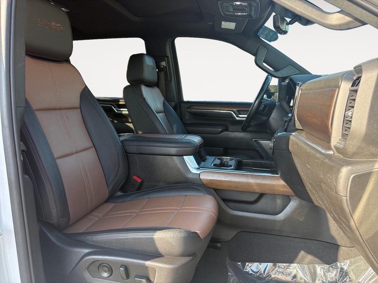 2024 Chevrolet Silverado 2500HD High Country, POWER RUNNING BOARDS, GOOSENECK/5TH WHEEL TOW PACKAGE, POWER TAILGATE, HEADS-UP DISPLAY, 360 BACKUP CAMERA, BED VIEW CAMERA, HEATED & COOLING SEATS, SUNROOF, ONLY 1 OWNER, CLEAN CARFAX, DRIVE ON THE HIGH ROAD! Virginia Beach VA