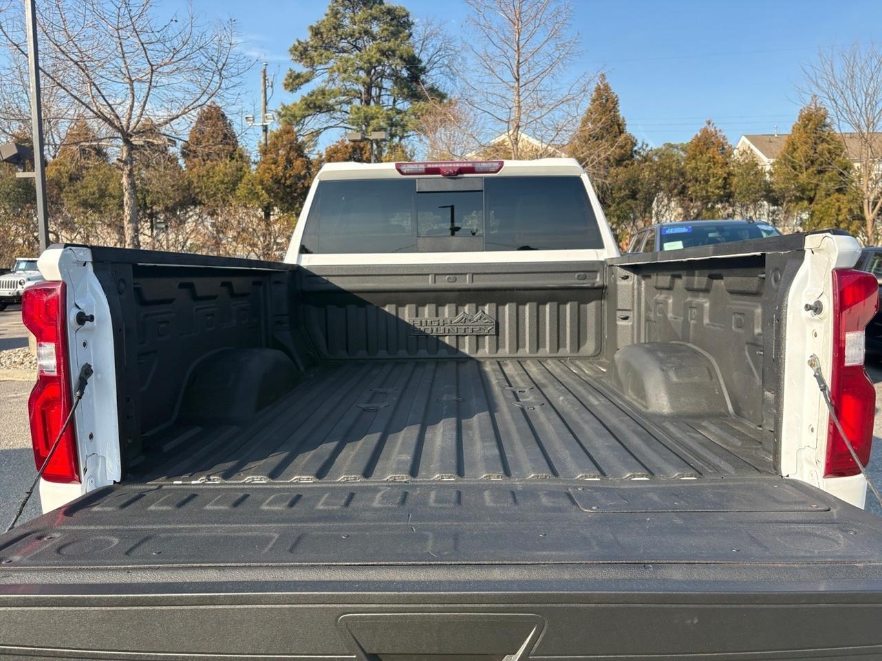 2024 Chevrolet Silverado 2500HD High Country, POWER RUNNING BOARDS, GOOSENECK/5TH WHEEL TOW PACKAGE, POWER TAILGATE, HEADS-UP DISPLAY, 360 BACKUP CAMERA, BED VIEW CAMERA, HEATED & COOLING SEATS, SUNROOF, ONLY 1 OWNER, CLEAN CARFAX, DRIVE ON THE HIGH ROAD! Virginia Beach VA